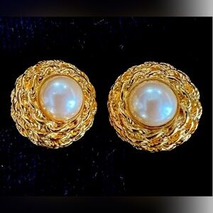 St. John Vintage 80s faux pearl and gold plated clip on earrings